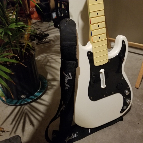 Fender xbox 360 Rock Band Gutar - Picture 6 of 9